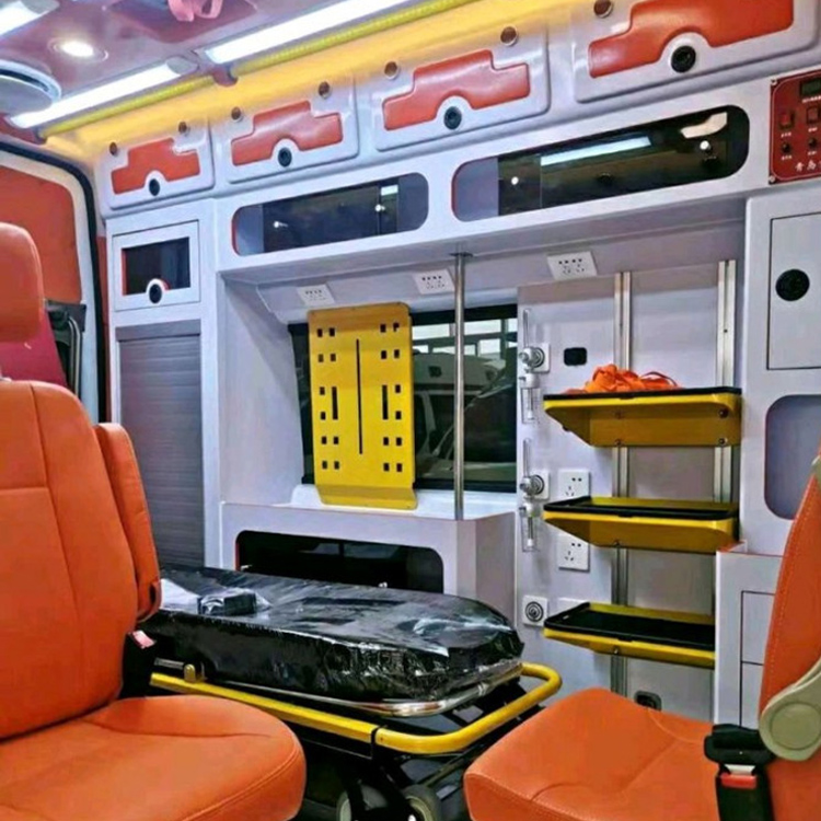 凤庆长途救护车护送病人租赁价格